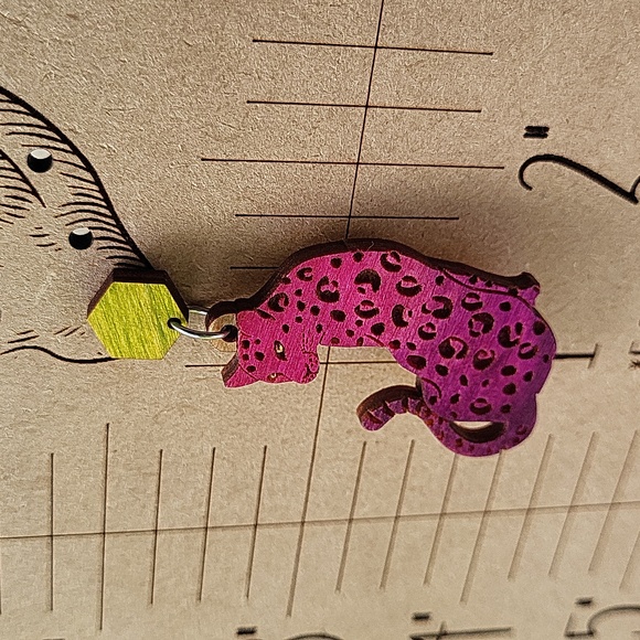 Lisa Frank themed leopard earrings - Picture 4 of 9